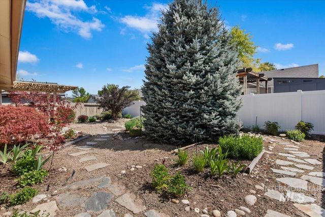 6928 N Duncan Ln, Boise, ID 83714