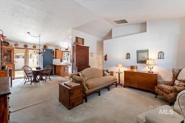 6928 N Duncan Ln, Boise, ID 83714