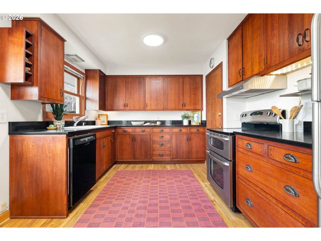 5408 Se HAWTHORNE Blvd, Portland, OR 97215