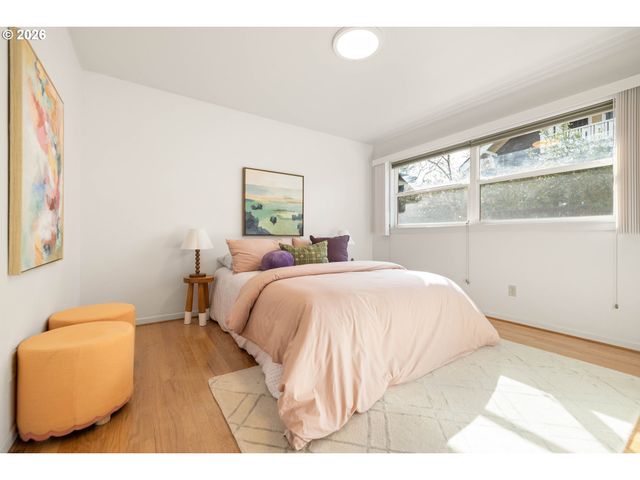 5408 Se HAWTHORNE Blvd, Portland, OR 97215