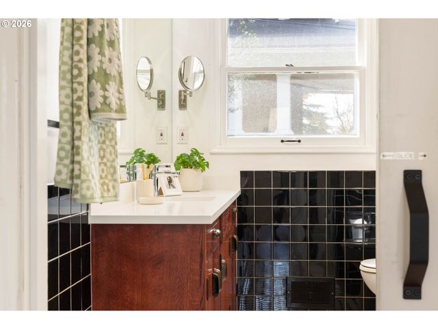 5408 Se HAWTHORNE Blvd, Portland, OR 97215