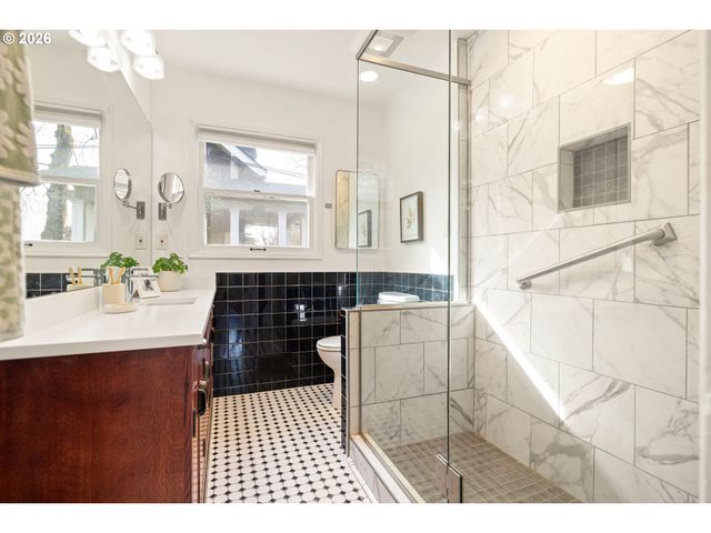 5408 Se HAWTHORNE Blvd, Portland, OR 97215