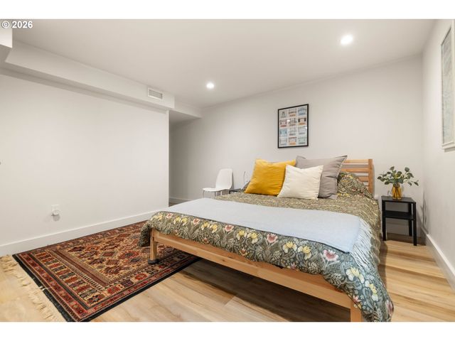 5408 Se HAWTHORNE Blvd, Portland, OR 97215