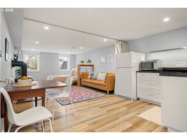 5408 Se HAWTHORNE Blvd, Portland, OR 97215