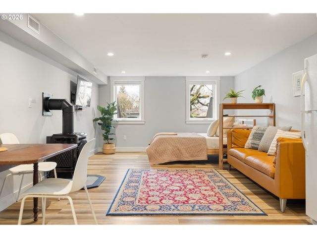 5408 Se HAWTHORNE Blvd, Portland, OR 97215