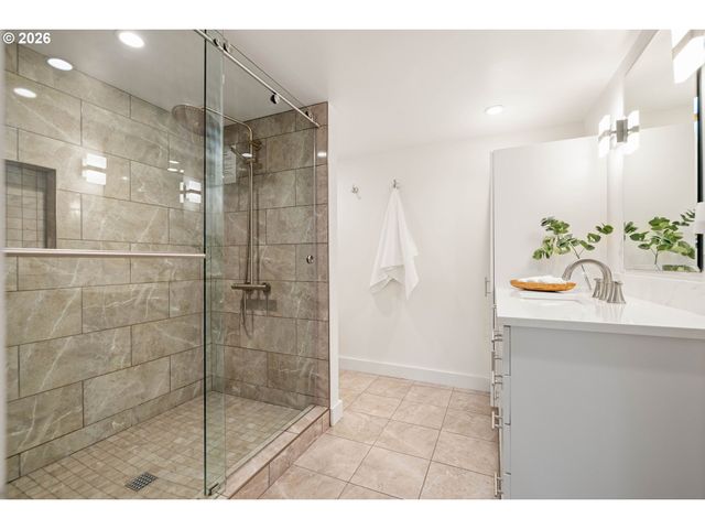 5408 Se HAWTHORNE Blvd, Portland, OR 97215