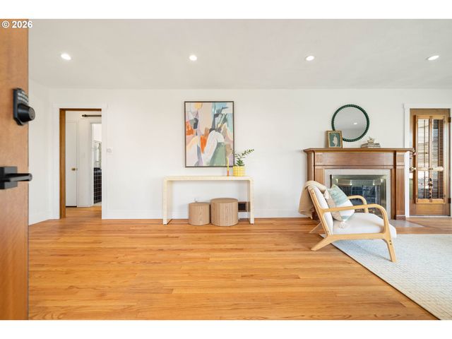 5408 Se HAWTHORNE Blvd, Portland, OR 97215