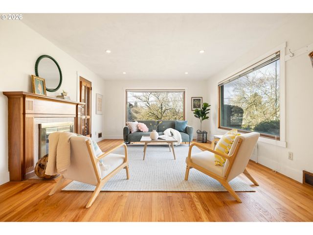 5408 Se HAWTHORNE Blvd, Portland, OR 97215