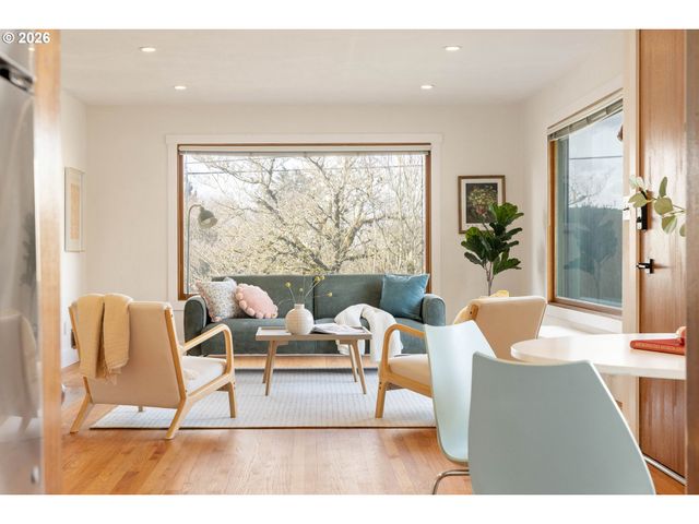 5408 Se HAWTHORNE Blvd, Portland, OR 97215