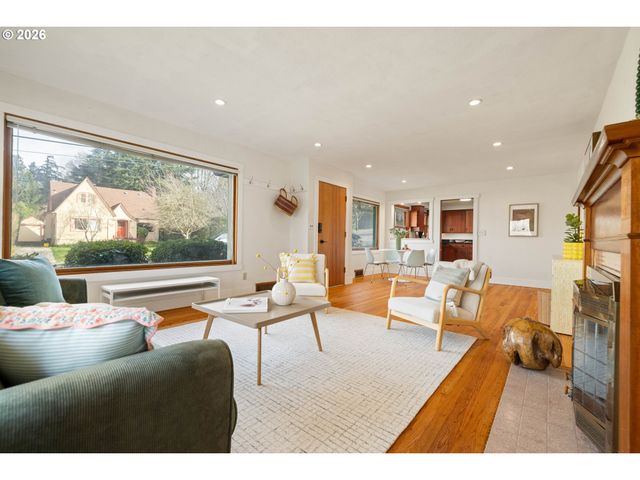 5408 Se HAWTHORNE Blvd, Portland, OR 97215