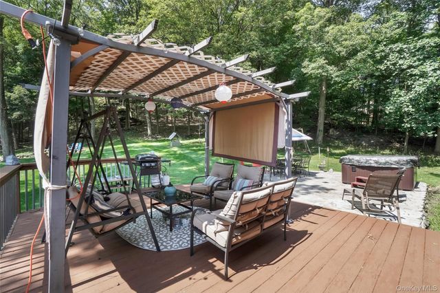 41 Peddler Hill Road, Monroe, NY 10950