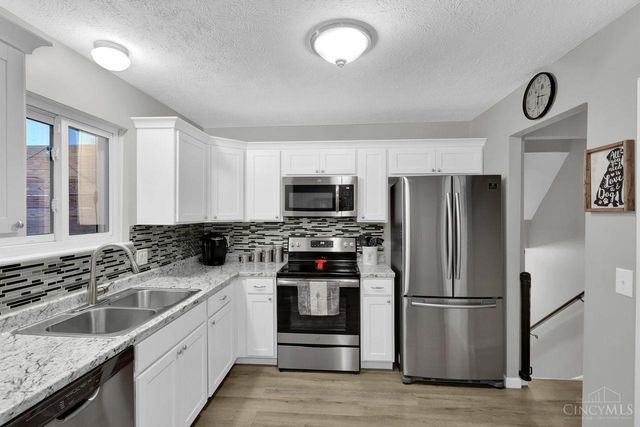 7966 Country Green Court, West Chester, OH 45069