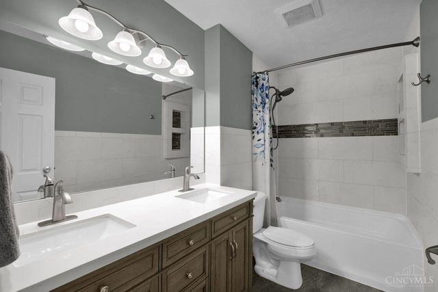 7966 Country Green Court, West Chester, OH 45069