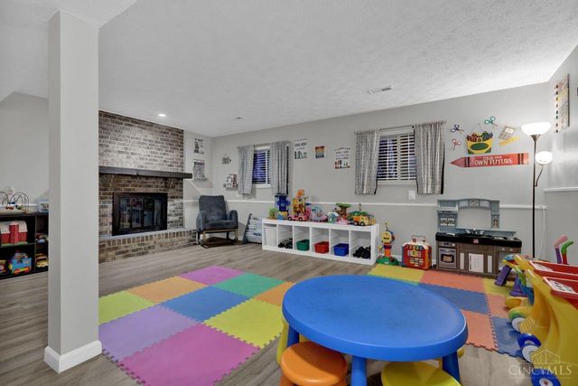 7966 Country Green Court, West Chester, OH 45069