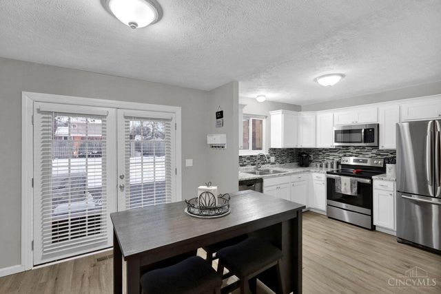 7966 Country Green Court, West Chester, OH 45069