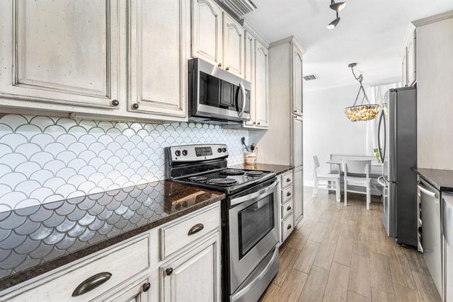 817 Buttonwood Road, North Palm Beach, FL 33408