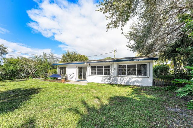 817 Buttonwood Road, North Palm Beach, FL 33408