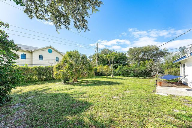 817 Buttonwood Road, North Palm Beach, FL 33408