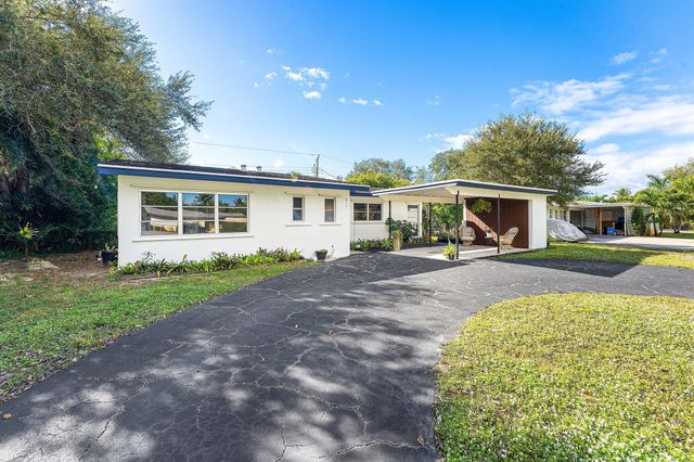 817 Buttonwood Road, North Palm Beach, FL 33408