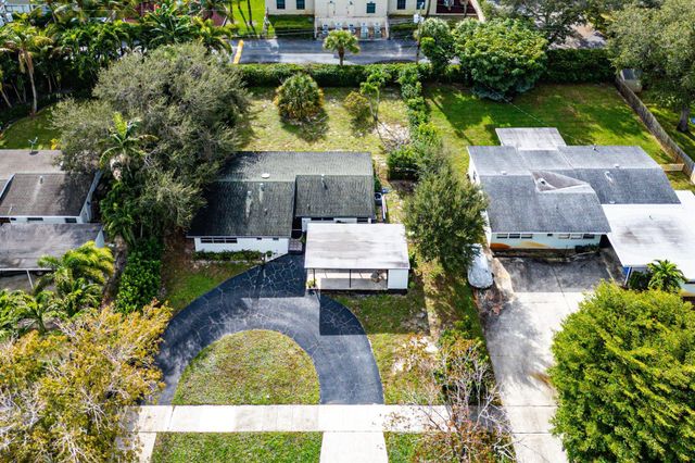 817 Buttonwood Road, North Palm Beach, FL 33408