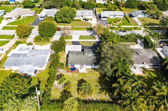 817 Buttonwood Road, North Palm Beach, FL 33408