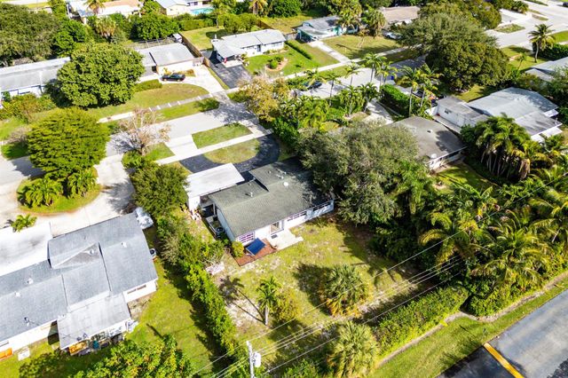 817 Buttonwood Road, North Palm Beach, FL 33408