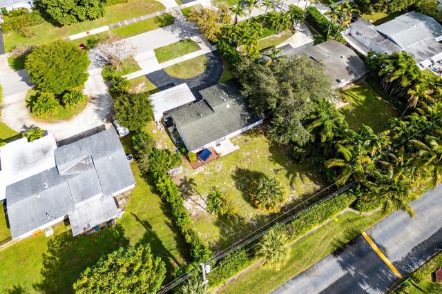 817 Buttonwood Road, North Palm Beach, FL 33408