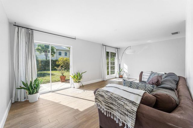 817 Buttonwood Road, North Palm Beach, FL 33408