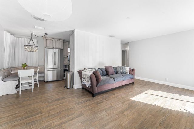 817 Buttonwood Road, North Palm Beach, FL 33408