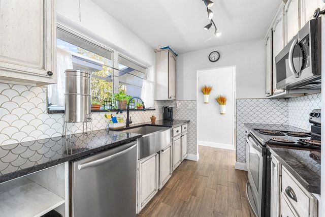 817 Buttonwood Road, North Palm Beach, FL 33408