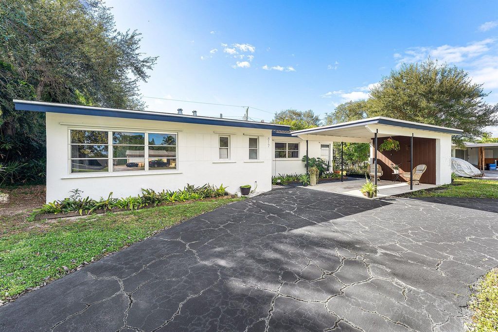 817 Buttonwood Road, North Palm Beach, FL 33408