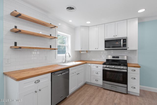 2017 Burnett Boulevard, Wilmington, NC 28401