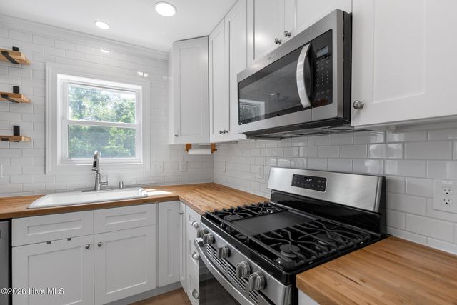 2017 Burnett Boulevard, Wilmington, NC 28401