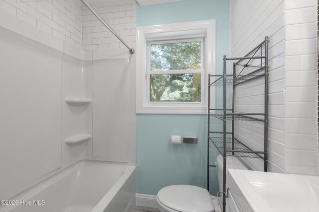 2017 Burnett Boulevard, Wilmington, NC 28401