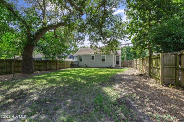 2017 Burnett Boulevard, Wilmington, NC 28401