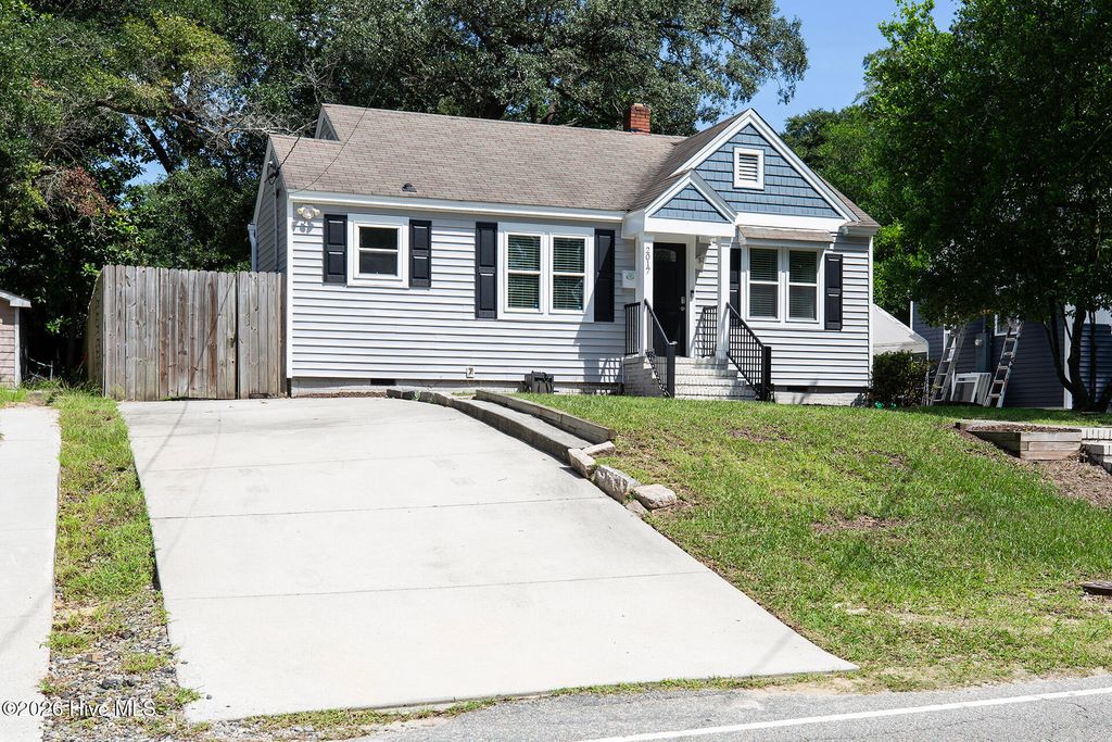2017 Burnett Boulevard, Wilmington, NC 28401