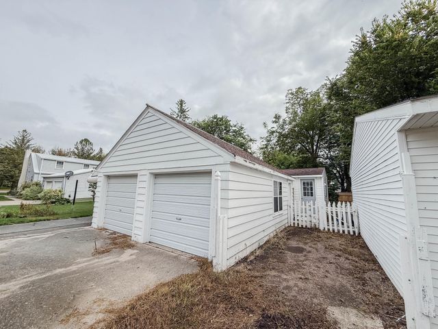 708 E Elm Avenue, Olivia, MN 56277