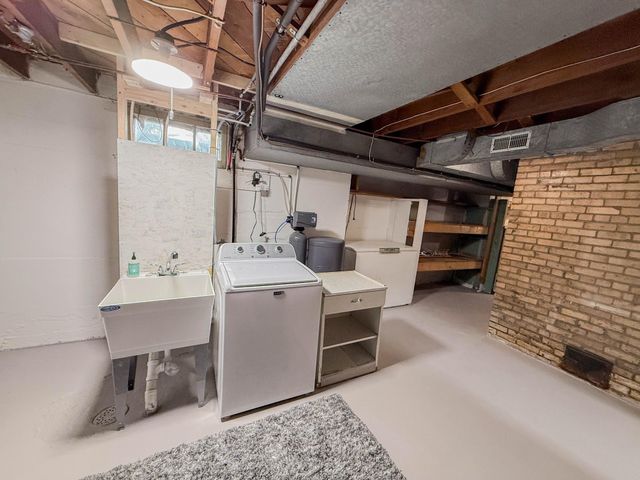 708 E Elm Avenue, Olivia, MN 56277