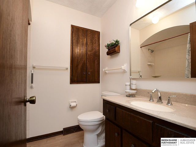 11009 U Street, Omaha, NE 68137