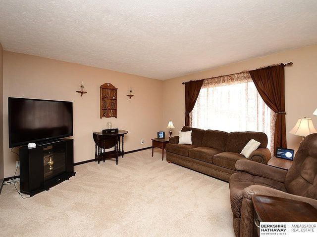 11009 U Street, Omaha, NE 68137