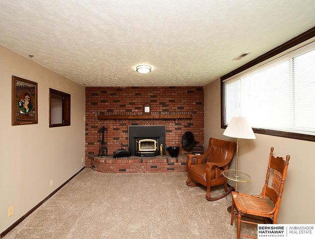 11009 U Street, Omaha, NE 68137