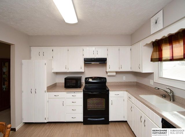 11009 U Street, Omaha, NE 68137