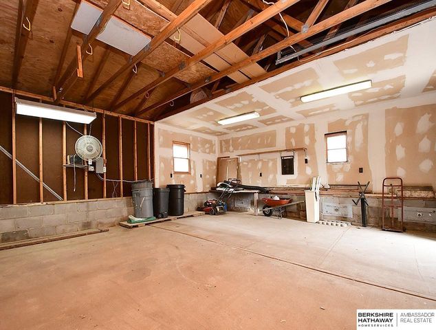 11009 U Street, Omaha, NE 68137