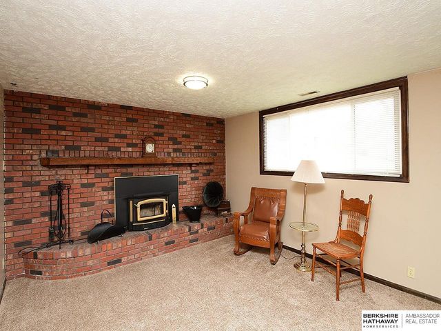 11009 U Street, Omaha, NE 68137