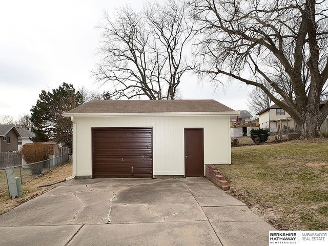 11009 U Street, Omaha, NE 68137