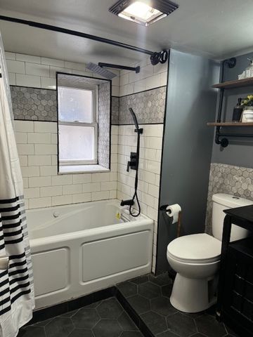 5520 S NEW ENGLAND Avenue, Chicago, IL 60638