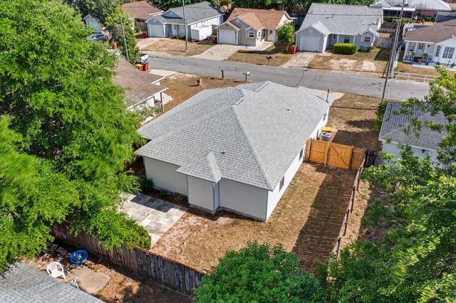 421 Apple Drive, Crestview, FL 32536