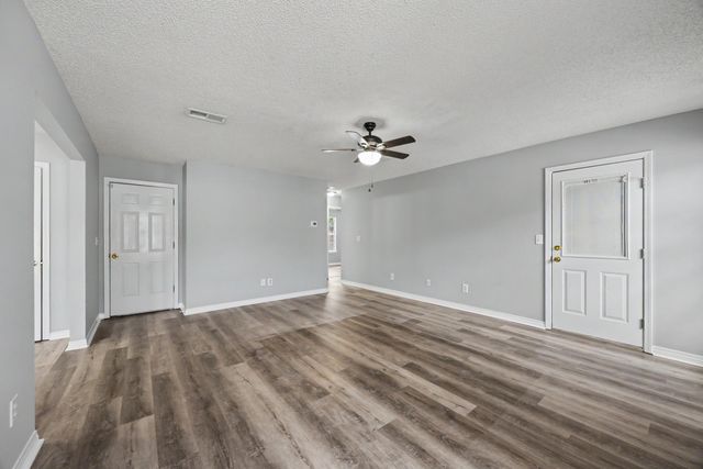 421 Apple Drive, Crestview, FL 32536