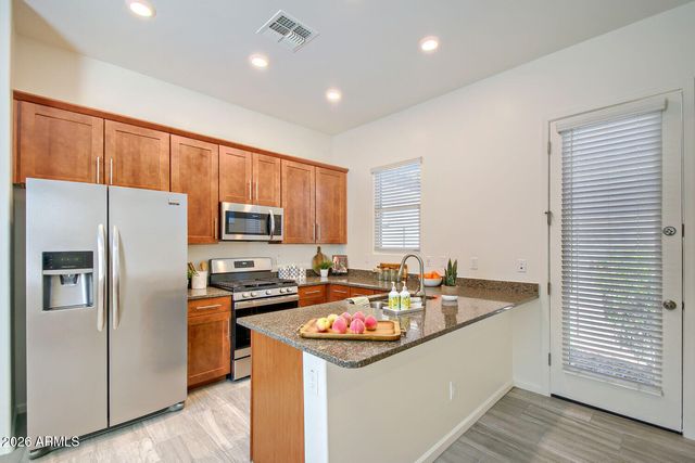 10443 W NOSEAN Road B, Peoria, AZ 85383