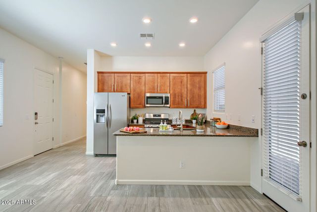 10443 W NOSEAN Road B, Peoria, AZ 85383